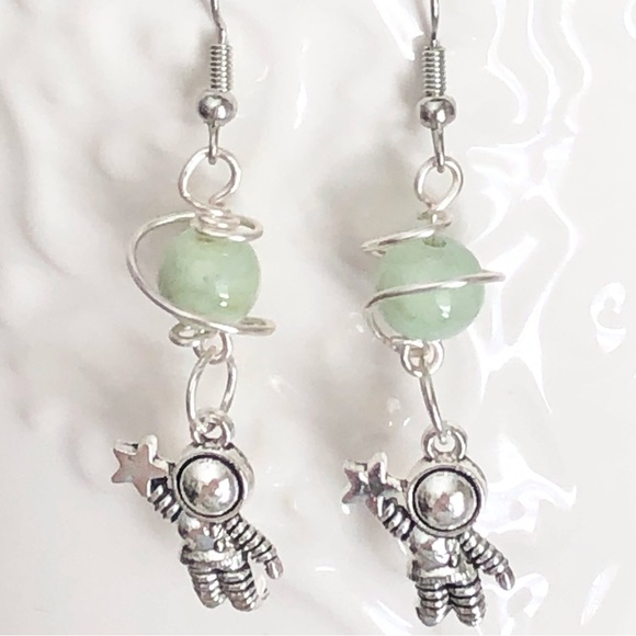 New Hand Wrapped Wire Silver Mint Green Planet Astronaut Star Space Earrings - Picture 8 of 14